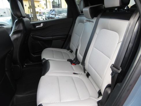 Certified 2025 Ford Escape SE FWD image 25