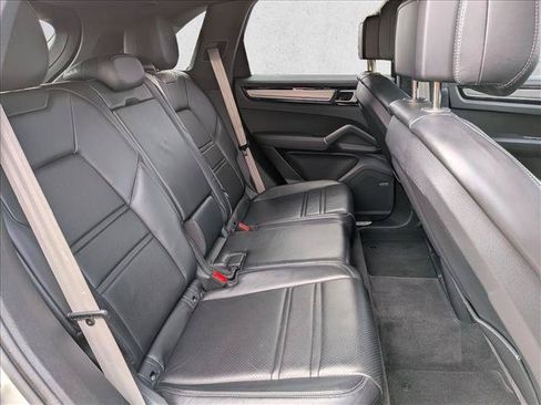 Used 2023 Porsche Cayenne Platinum Edition AWD/4WD image 21