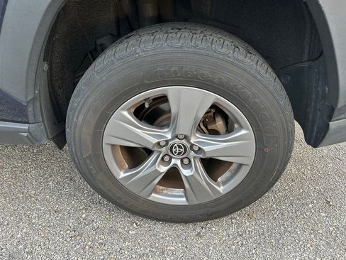 Used 2022 Toyota RAV4 XLE image 9