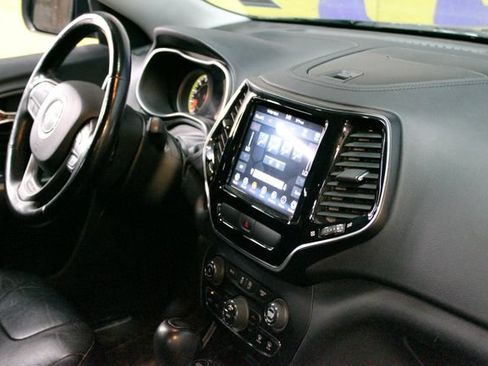 Used 2020 Jeep Cherokee Limited AWD/4WD image 12