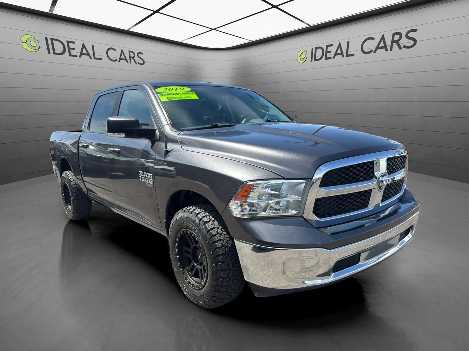 Used 2019 RAM 1500 Classic SLT w/ Luxury Group AWD/4WD image 3