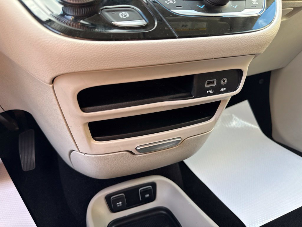 Used 2018 Chrysler Pacifica Touring Plus w/ Tire & Wheel Group FWD image 36