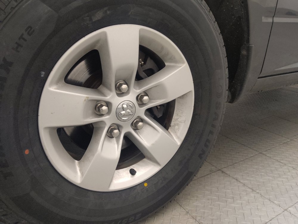 Used 2021 RAM 1500 Classic SLT RWD image 31
