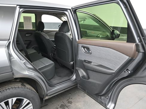 Certified 2023 Nissan Rogue SV image 10