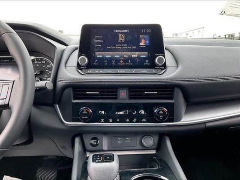 Used 2025 Nissan Rogue SV image 17