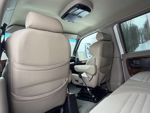 Used 2005 GMC TopKick C4500 4x4 Crew Cab image 55