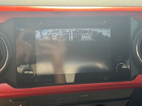 Used 2019 Toyota Tacoma TRD Sport AWD/4WD image 37