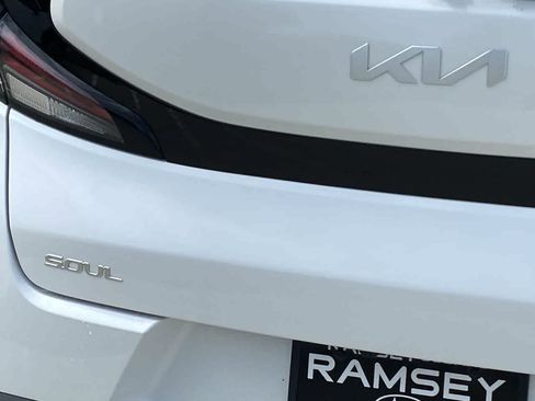 Used 2023 Kia Soul LX w/ LX Technology Package FWD image 11
