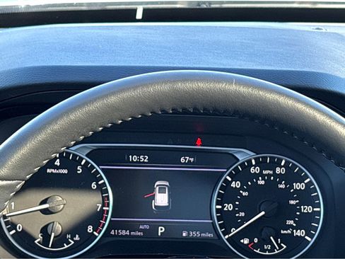 Used 2023 Nissan Pathfinder SL w/ SL Premium Package image 4