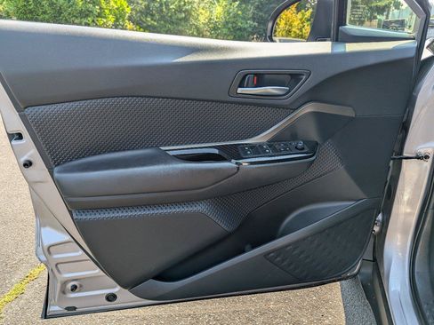 Used 2019 Toyota C-HR XLE FWD image 10