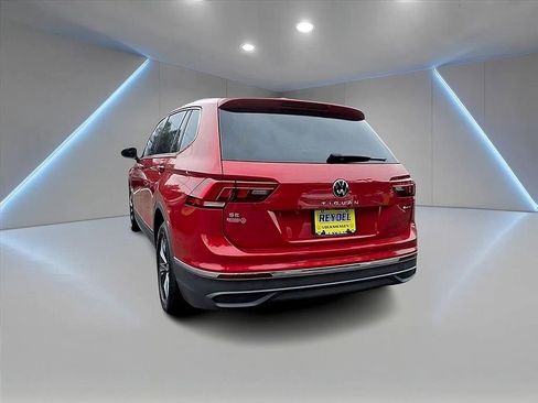 Certified 2022 Volkswagen Tiguan SE image 5