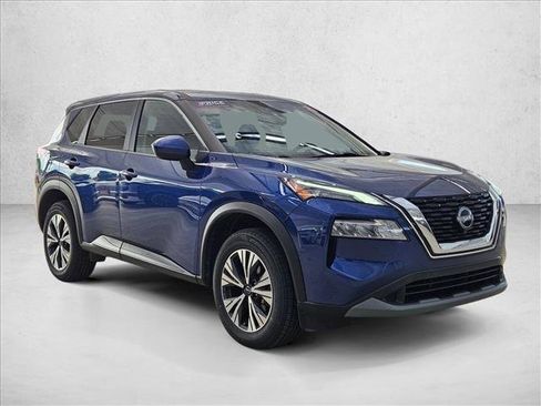 Used 2023 Nissan Rogue SV image 3