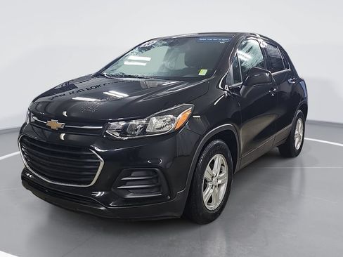 Used 2020 Chevrolet Trax LS w/ Tint and Cruise Package FWD image 9