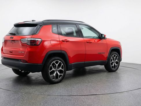 Used 2025 Jeep Compass Limited image 9