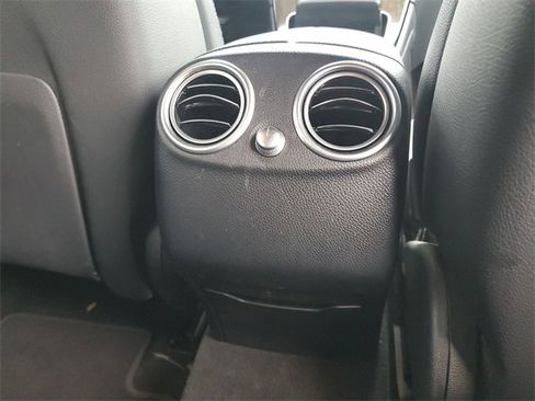 Used 2018 Mercedes-Benz GLC 300 4MATIC image 20