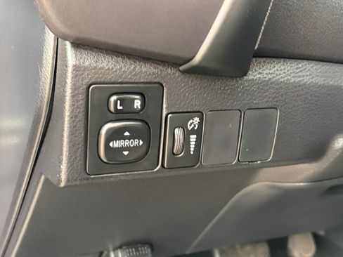 Used 2017 Toyota Corolla SE w/ Carpet Mat Package (TMS) FWD image 17