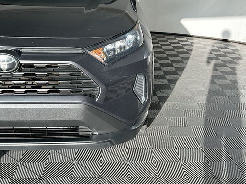 Used 2021 Toyota RAV4 LE FWD image 9