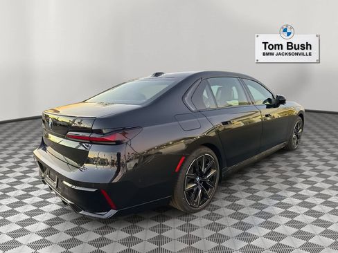 New 2026 BMW i7 xDrive60 w/ Executive Package image 3