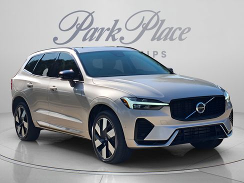 Used 2025 Volvo XC60 T8 Plus w/ Protection Package Premier AWD/4WD image 4
