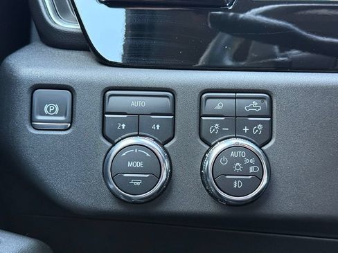 Used 2024 GMC Sierra 1500 SLT w/ SLT Premium Plus Package AWD/4WD image 10