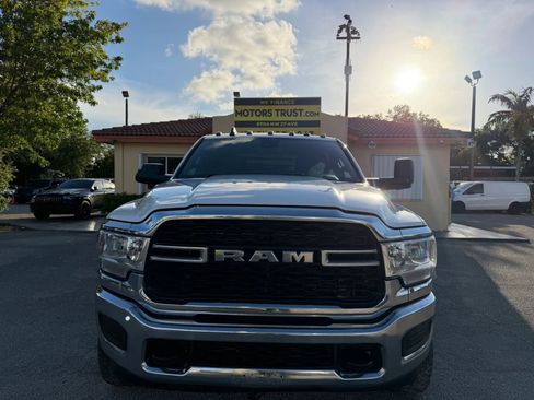 Used 2022 RAM 5500 Tradesman w/ Chrome Appearance Group AWD/4WD image 8