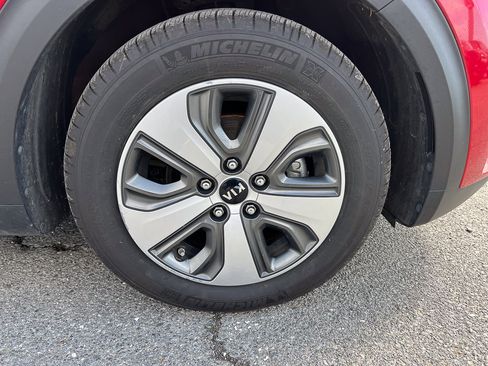 Used 2019 Kia Niro LX image 8