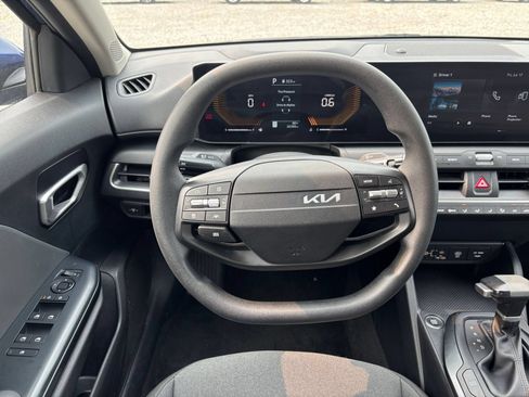 Used 2025 Kia K4 FWD image 29