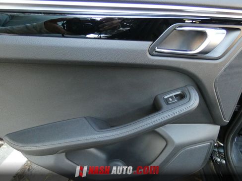 Used 2020 Porsche Macan AWD/4WD image 41