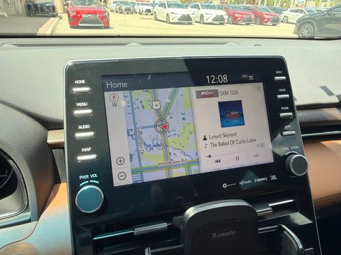 Used 2019 Toyota Avalon Limited FWD image 19