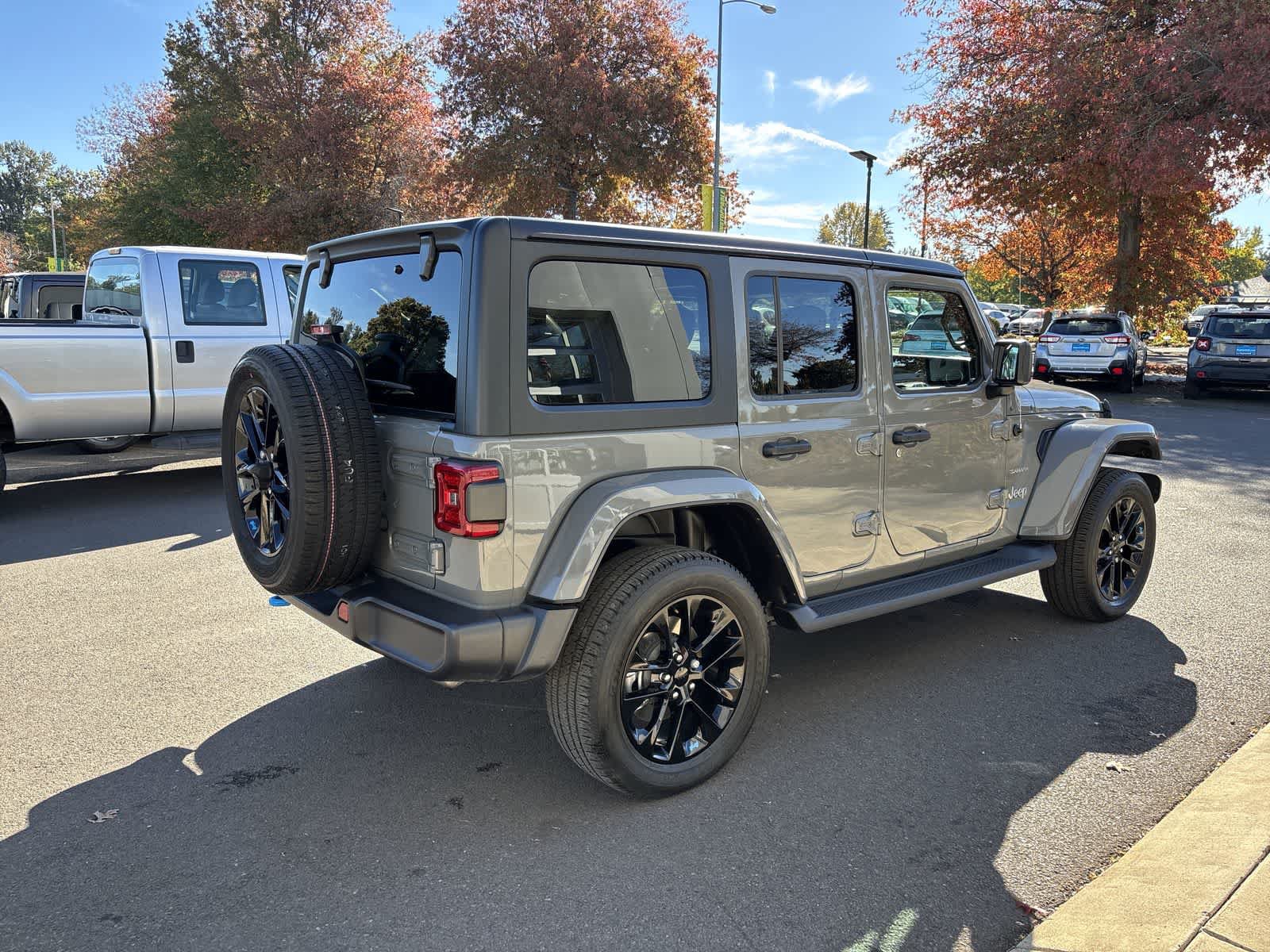 Used 2022 Jeep Wrangler Unlimited Sahara AWD/4WD image 4