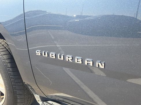 Used 2020 Chevrolet Suburban LT image 11