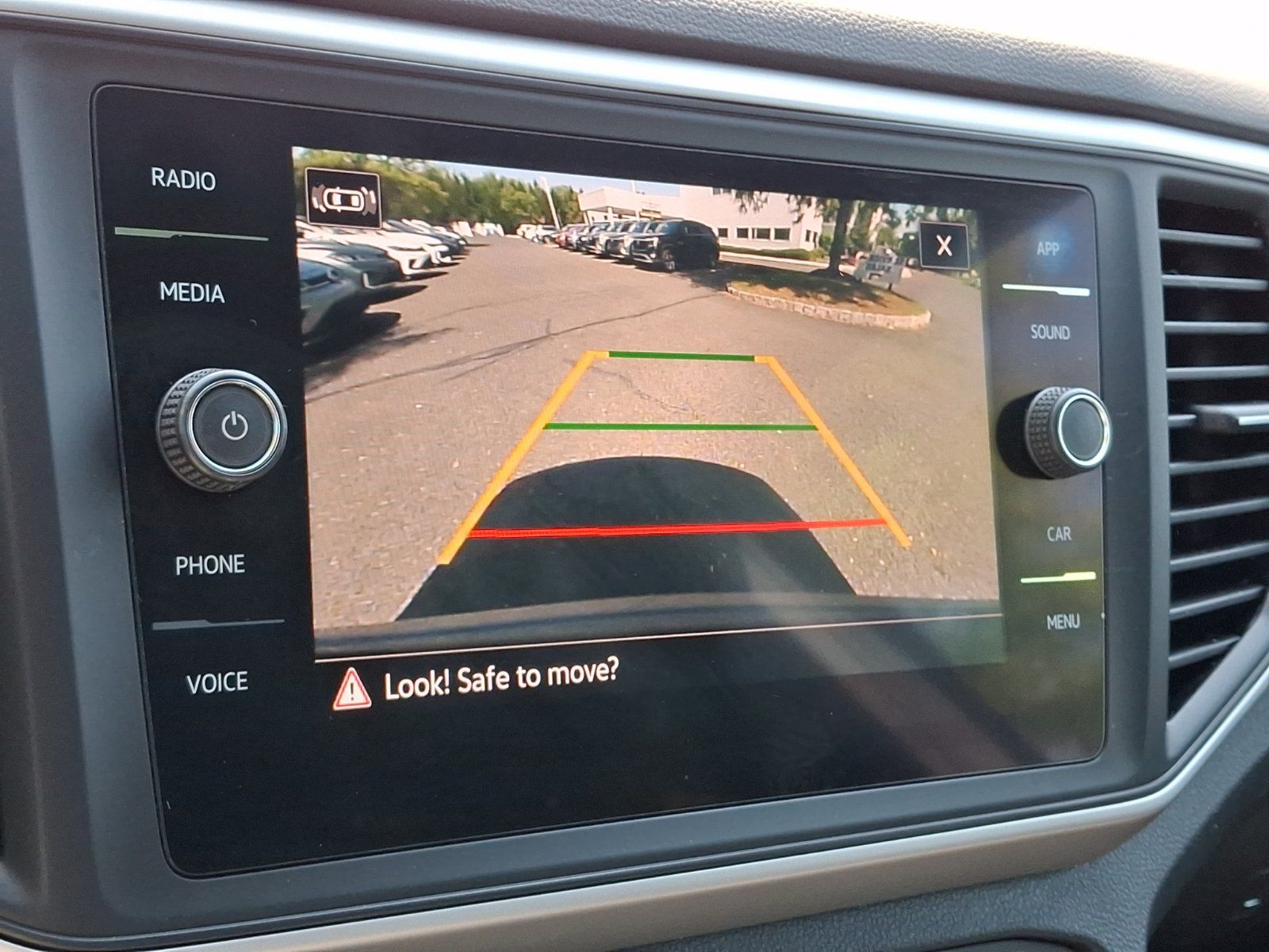Used 2021 Volkswagen Atlas Cross Sport SE w/ Panoramic Sunroof Package FWD image 20