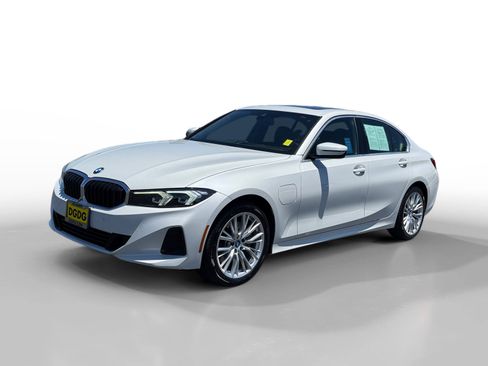 Used 2024 BMW 330e RWD image 1