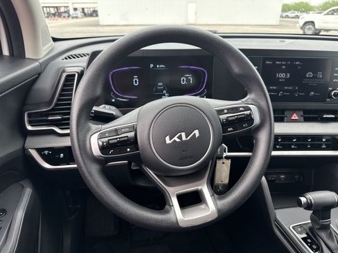 Used 2025 Kia Sportage LX FWD image 11