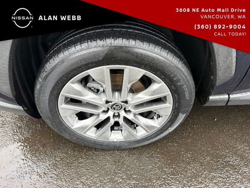 Used 2022 Toyota RAV4 XLE Premium AWD/4WD image 34