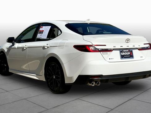 Used 2025 Toyota Camry SE FWD image 12