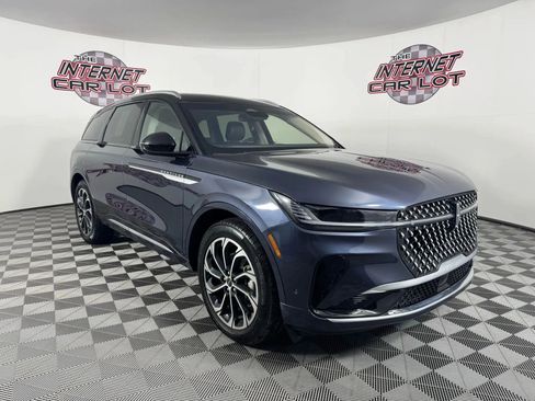 Used 2024 Lincoln Nautilus Reserve w/ Equipment Group 202A image 9