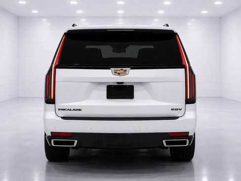 Used 2022 Cadillac Escalade ESV Sport w/ Touring Package AWD/4WD image 4