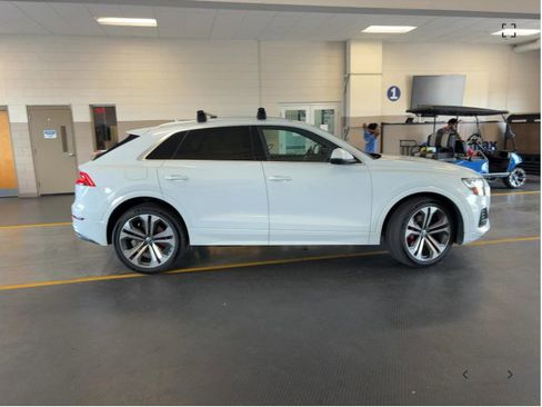 Used 2019 Audi Q8 Premium Plus w/ Premium Plus AWD/4WD image 8