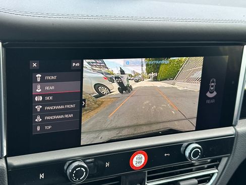 Certified 2026 Porsche Macan AWD/4WD image 23