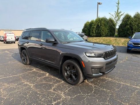 Used 2023 Jeep Grand Cherokee L Laredo AWD/4WD image 2