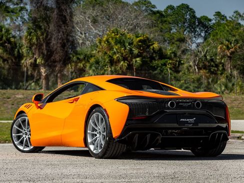 Used 2024 McLaren Artura RWD image 26