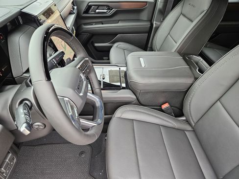 New 2026 GMC Yukon Denali w/ Denali Reserve Package image 9