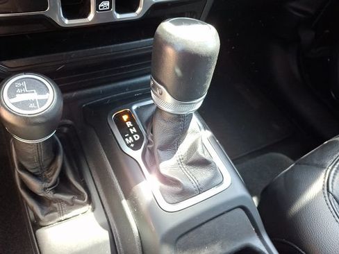 Used 2021 Jeep Wrangler Unlimited Sahara AWD/4WD image 13