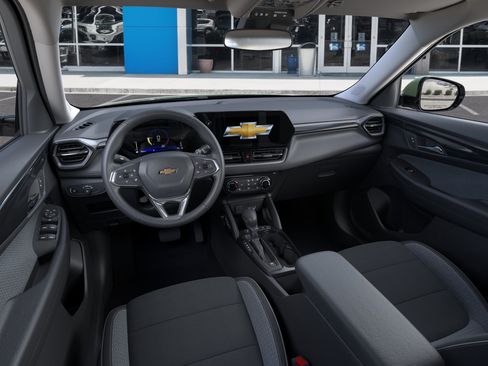 New 2026 Chevrolet TrailBlazer LT w/ Midnight Edition FWD image 17