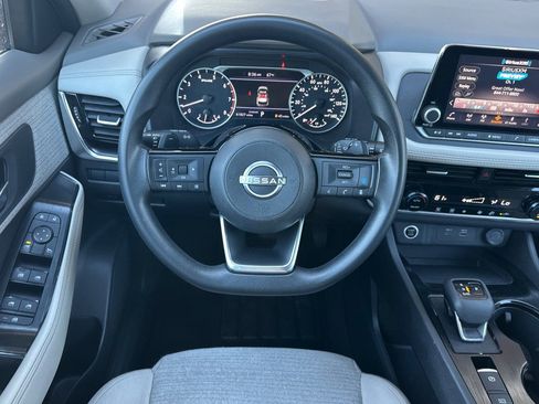 Used 2023 Nissan Rogue SV FWD image 13