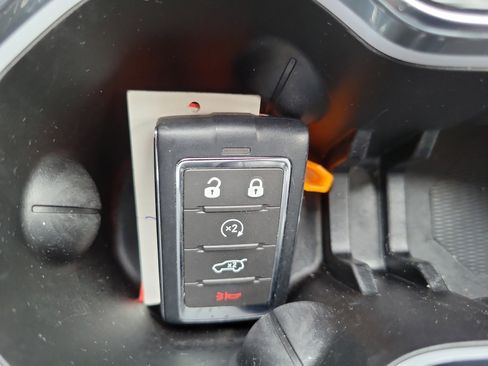 Used 2024 Jeep Grand Cherokee Limited image 20