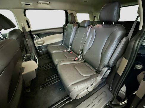 Used 2026 Kia Carnival FWD image 29