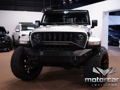 Used 2022 Jeep Gladiator Overland w/ Cold Weather Group AWD/4WD image 1