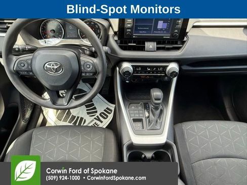 Used 2021 Toyota RAV4 XLE AWD/4WD image 3